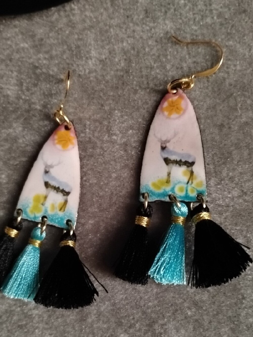 Hand Crafted Deer/Elk Motif Tassel Earrings - Turquoise & Black - Picture 4 of 7